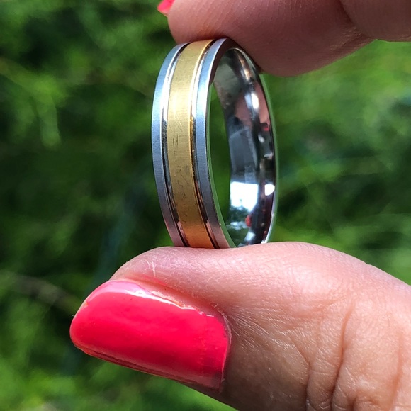 🌺Stainless Steel Titanium 18kGold Plated Center - Picture 2 of 2